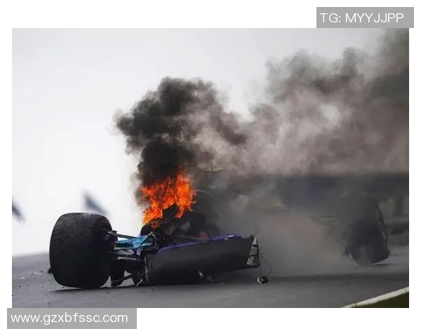 F1赛车与足球明星的激情碰撞探秘运动界的跨界友谊与合作 F1赛车与足球明星的激情碰撞探秘运动界的跨界友谊与合作