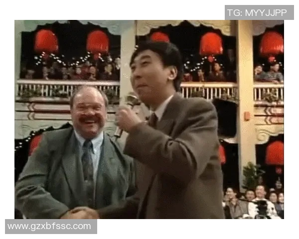 冯巩与假足球明星的精彩对决视频引发热议引人关注 冯巩与假足球明星的精彩对决视频引发热议引人关注